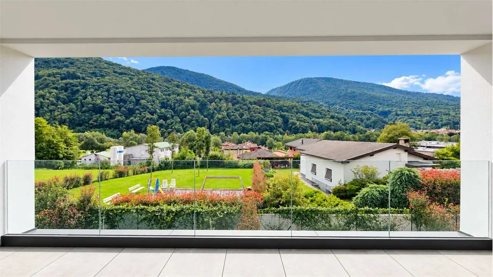 Modernes 2.5-Zimmer-Apartment mit Terrasse in der Residenza Due Laghi – Foto 11 von 13