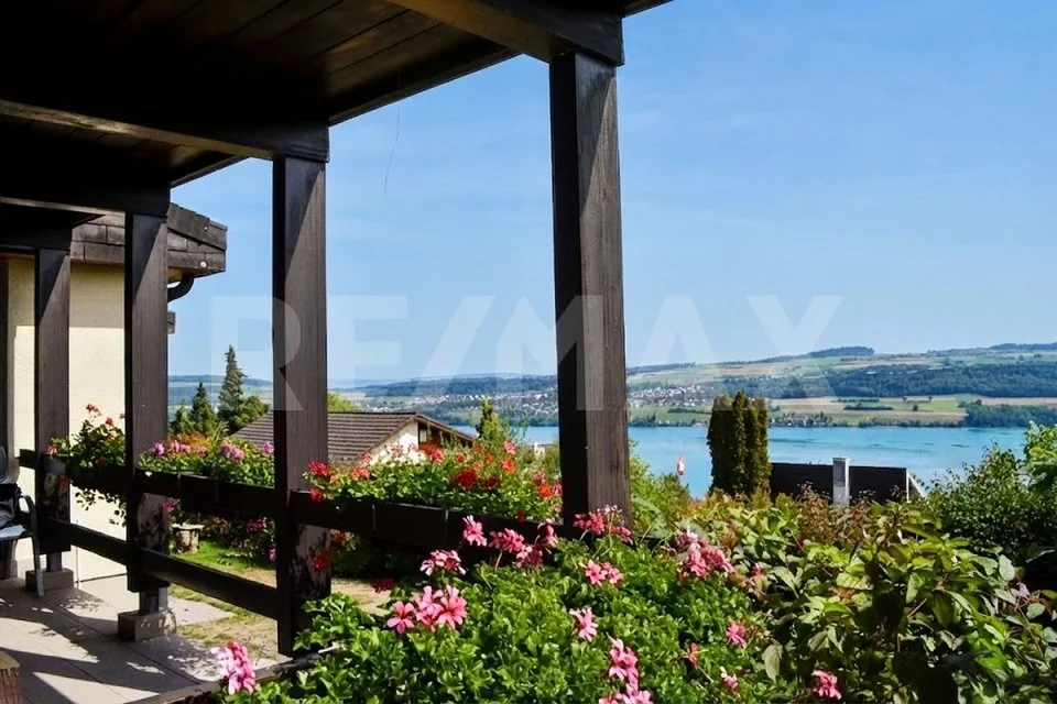 Casa familiare affascinante a Beinwil am See: Offerta spaziosa incontra una vista mozzafiato sul lago – foto 2 di 13