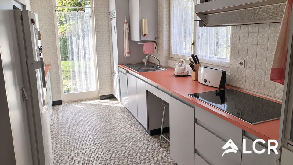 Wohnhaus mit 7 Zimmern und Swimmingpool – Foto 5 von 13