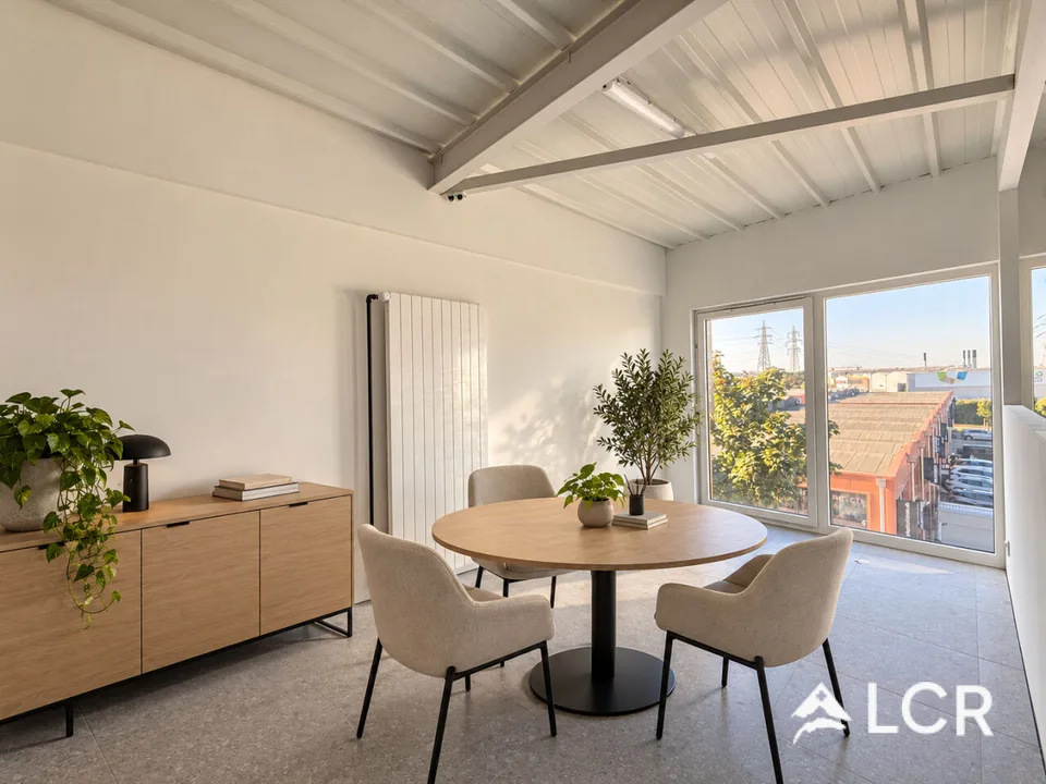 Beautiful commercial space of 110m2 in Crissier – photo 2 of 11