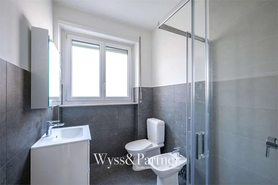 Lugano, Via Franscini - 4 locaux rénovés avec balcon – photo 4 sur 5