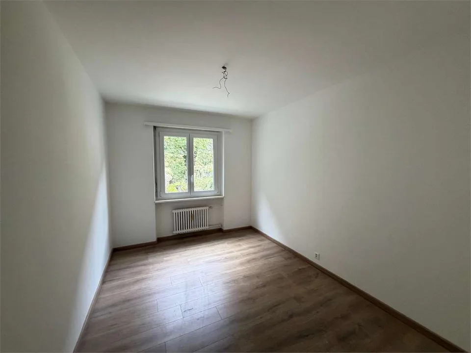 Bodio - 3,5 Zimmer renoviert mit Möglichkeit für Parkplatz oder Autoabstellplatz – Foto 3 von 6