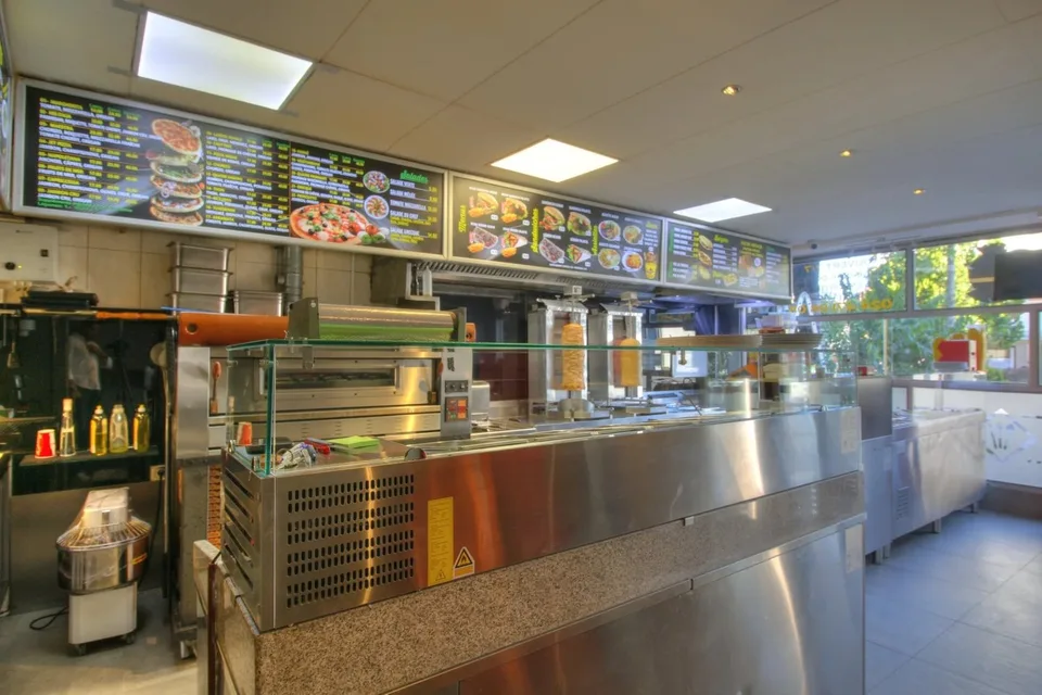 Fonds de commerce Kebab, Pizza, Tacos au centre-ville de Monthey – photo 3 sur 13