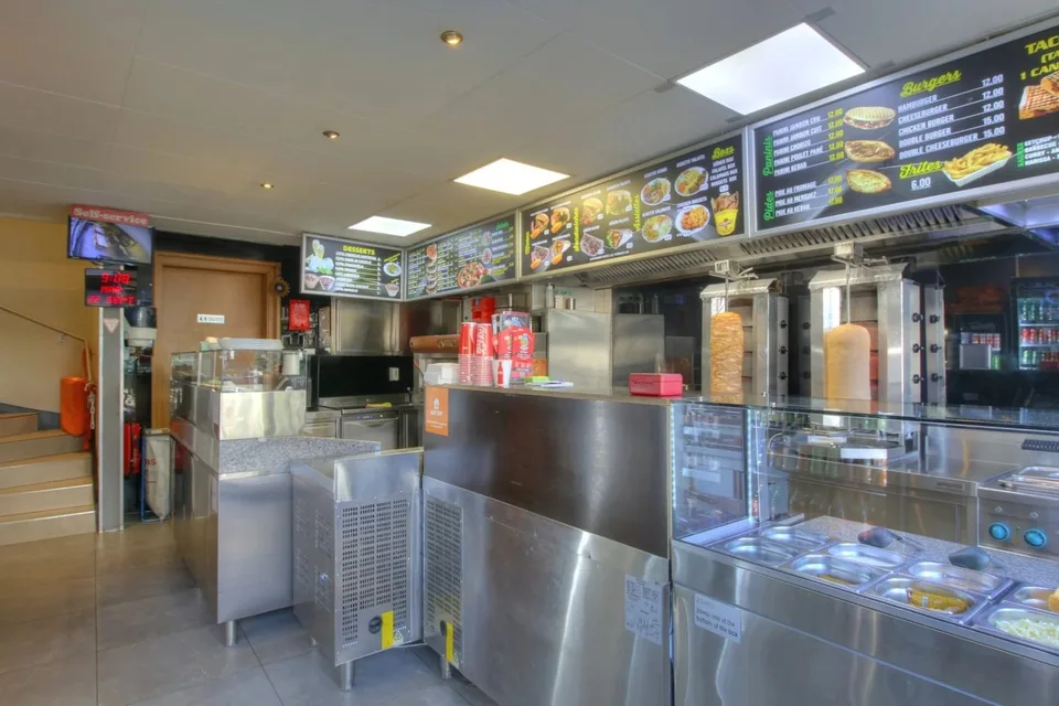 Fonds de commerce Kebab, Pizza, Tacos au centre-ville de Monthey – photo 7 sur 13