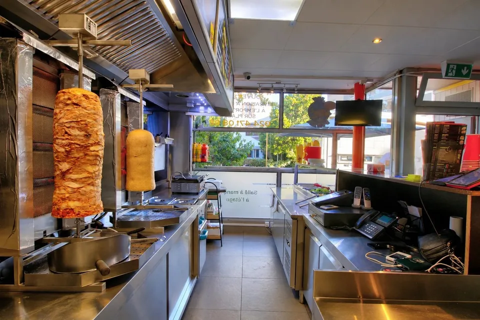 Fonds de commerce Kebab, Pizza, Tacos au centre-ville de Monthey – photo 5 sur 13