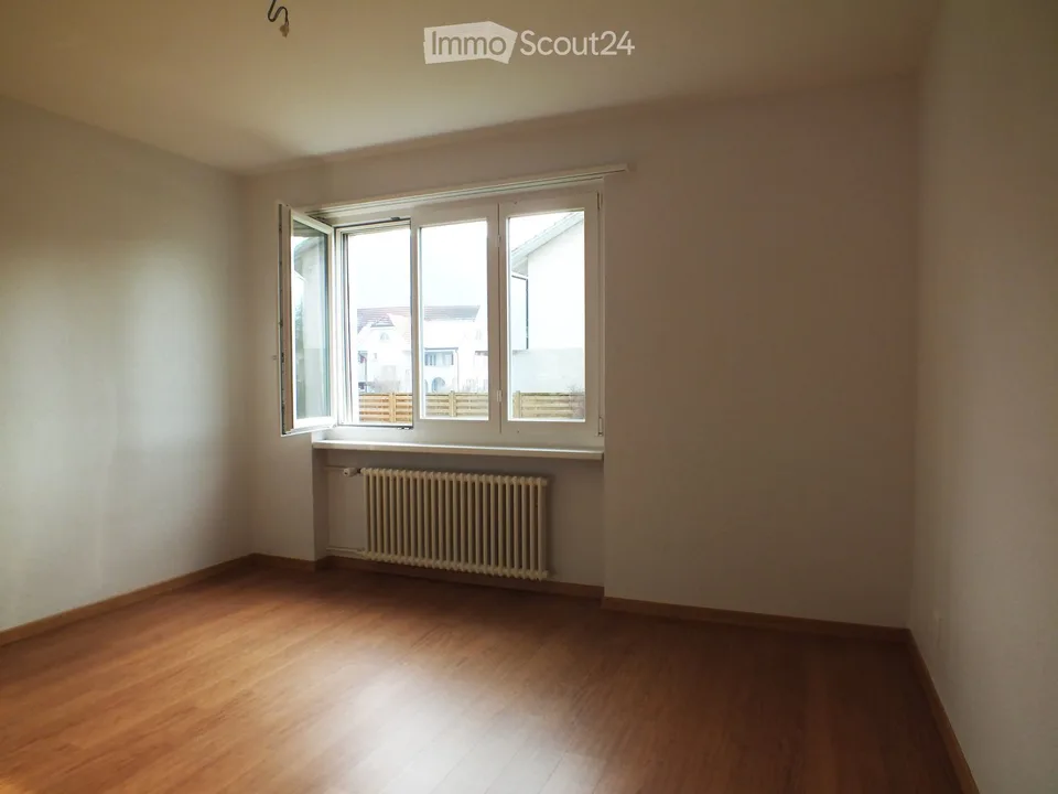 Appartamento di 3 locali ristrutturato, ideale per single, quartiere tranquillo di case unifamiliari con vista – foto 5 di 7