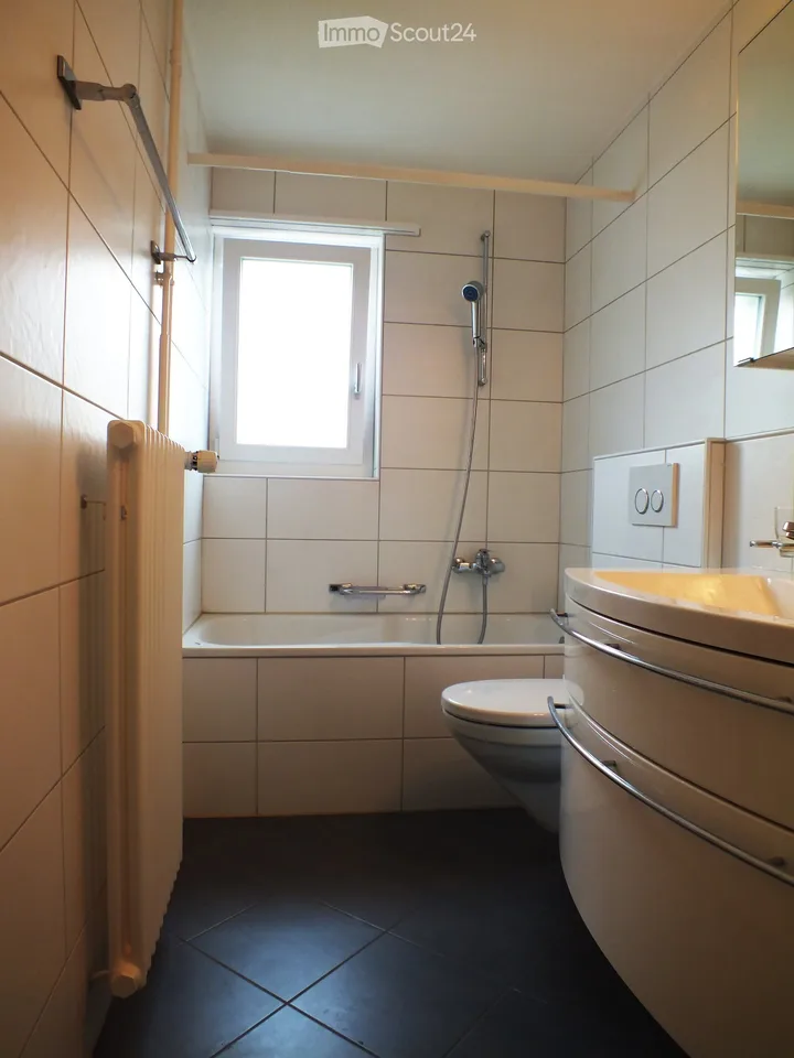 Appartamento di 3 locali ristrutturato, ideale per single, quartiere tranquillo di case unifamiliari con vista – foto 4 di 7