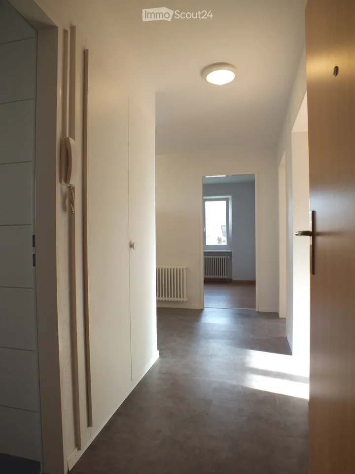 Appartamento di 3 locali ristrutturato, ideale per single, quartiere tranquillo di case unifamiliari con vista – foto 6 di 7
