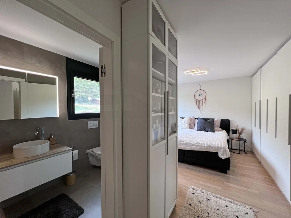 Zeitgenössisches Reihenhaus mit 4,5 Zimmern – Foto 7 von 12