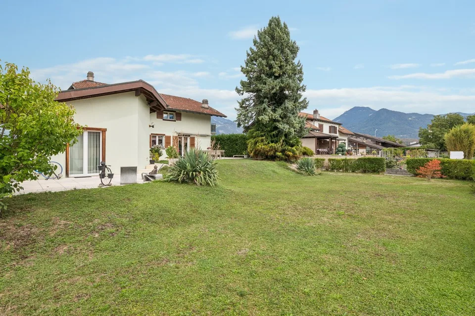 Familienvilla im Herzen einer großzügigen grünen Umgebung – Foto 2 von 13