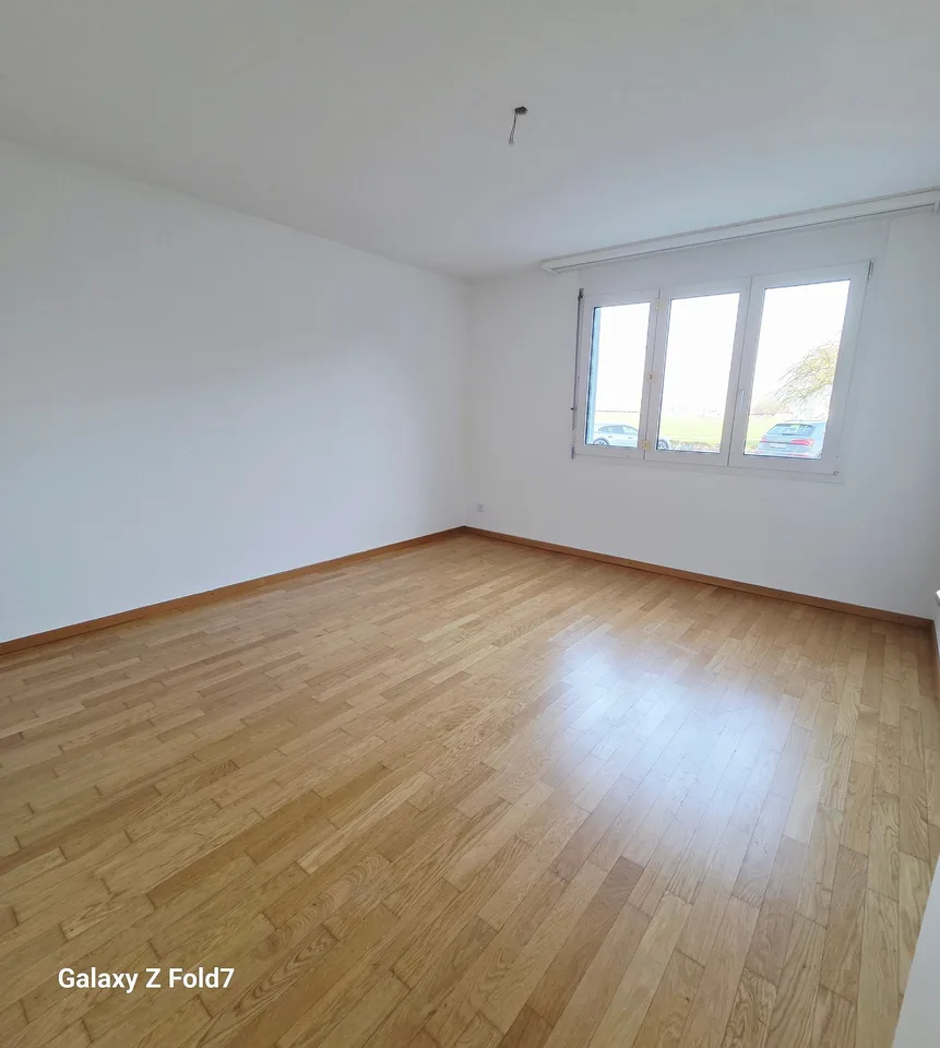 Appartement moderne 3.5 pièces avec terrasse dans un quartier calme à Oftringen – photo 8 sur 9
