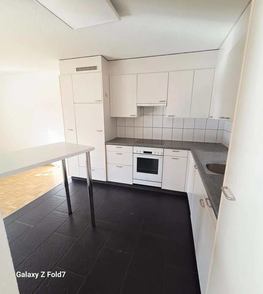 Appartement moderne 3.5 pièces avec terrasse dans un quartier calme à Oftringen – photo 5 sur 9