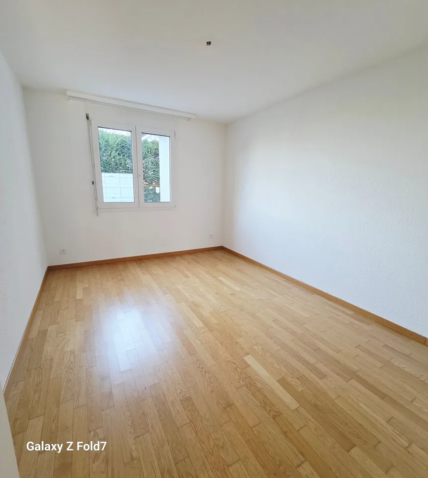Appartement moderne 3.5 pièces avec terrasse dans un quartier calme à Oftringen – photo 7 sur 9
