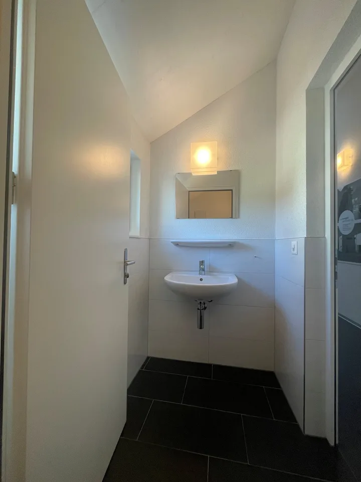 Versatile commercial space – photo 6 of 12