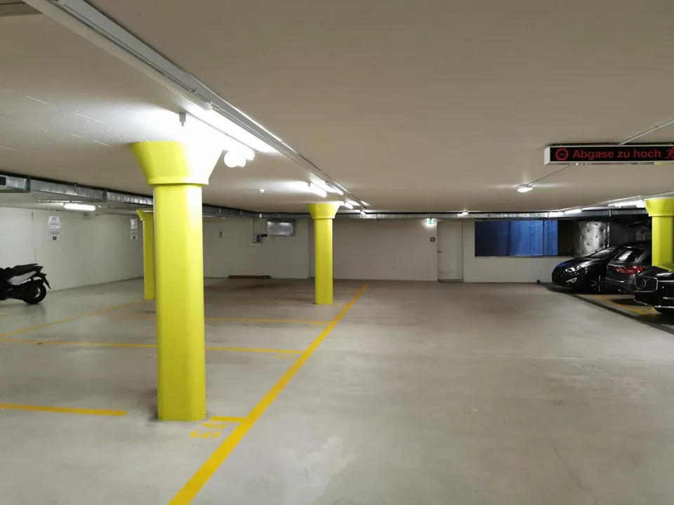 Posto auto in posizione centrale a Zurigo-Oerlikon – foto 2 di 2