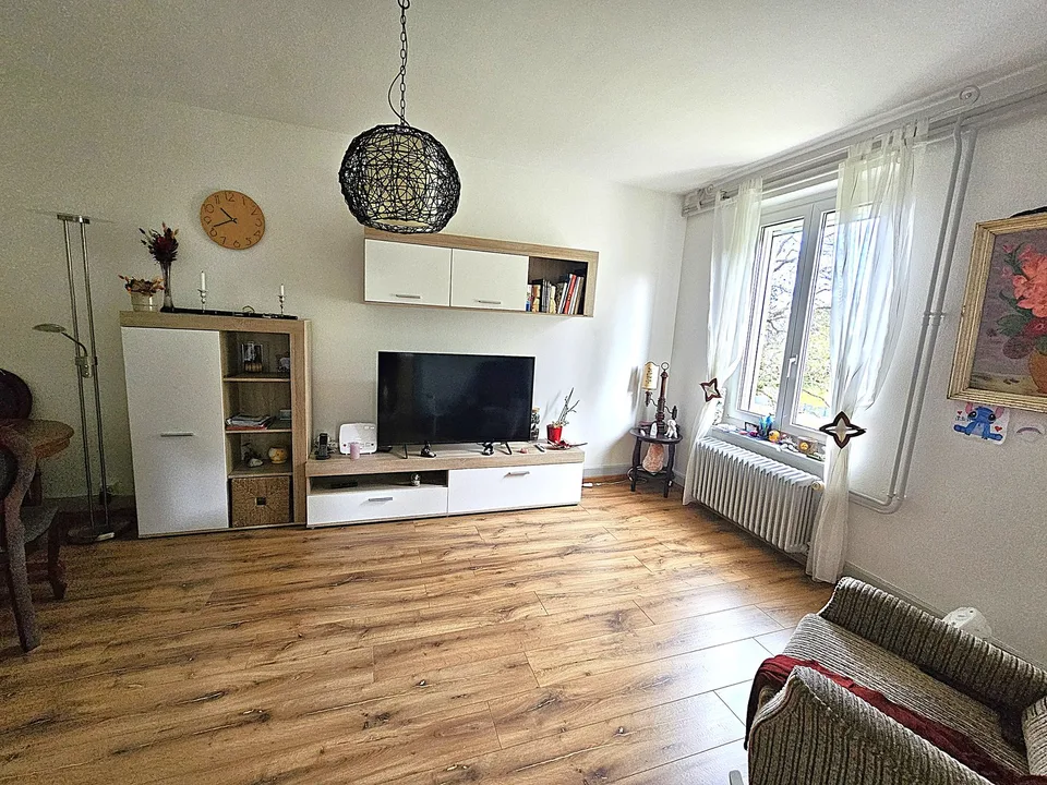 Haus im Dorf und auf dem Land, ca. 6'850 m3 – Foto 6 von 7