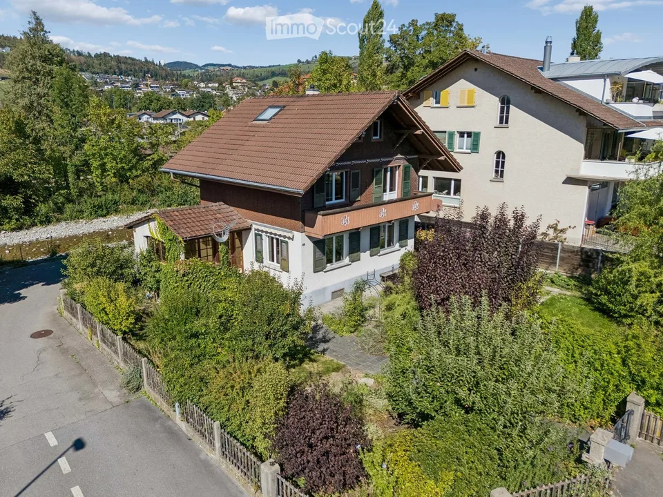 Charmantes Einfamilienhaus mit grossem Garten und viel Potenzial – Foto 2 von 18