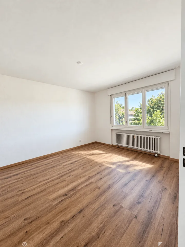 Appartamento luminoso 4.5 locali con balcone a Biel – disponibile immediatamente! – foto 6 di 9
