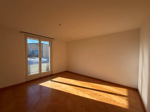 Helle 3-Zimmer-Wohnung in Zürich-Oerlikon zu vermieten! – Foto 3 von 8