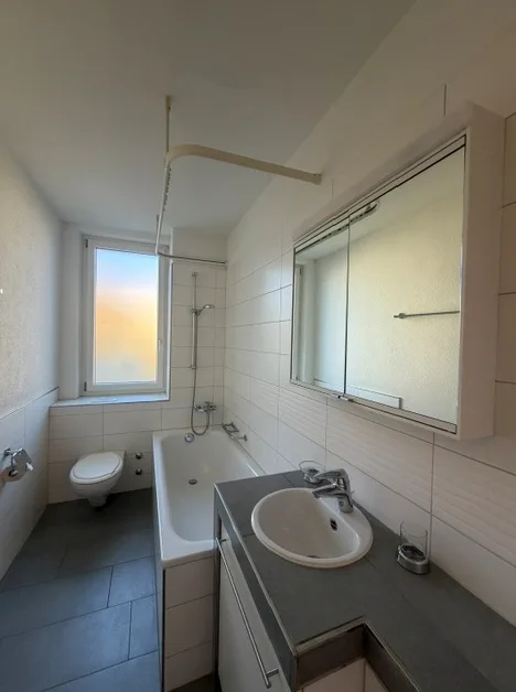 Helle 3-Zimmer-Wohnung in Zürich-Oerlikon zu vermieten! – Foto 2 von 8