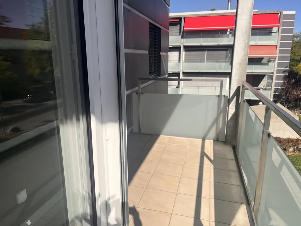 Appartamento di 4 locali luminoso con balcone e attrezzature moderne a Biel – foto 7 di 11