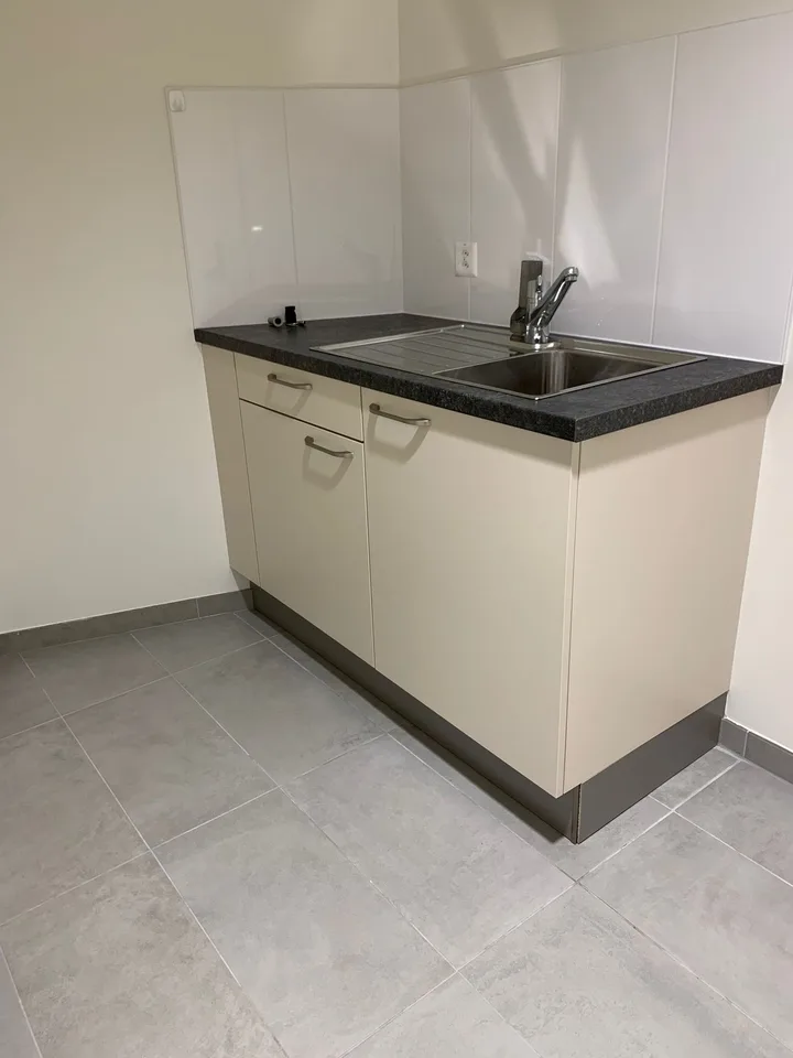 Wählen Sie einen Standort, der Ihre Ambitionen begleitet! Etablieren Sie Ihr Geschäft in einem dynamischen Viertel. Diese Fläche bietet einen attraktiven Rahmen für Ihr nächstes Projekt: Boutique, Showroom, Institut, Concept Store oder Dienstleistungsunte – Foto 8 von 8