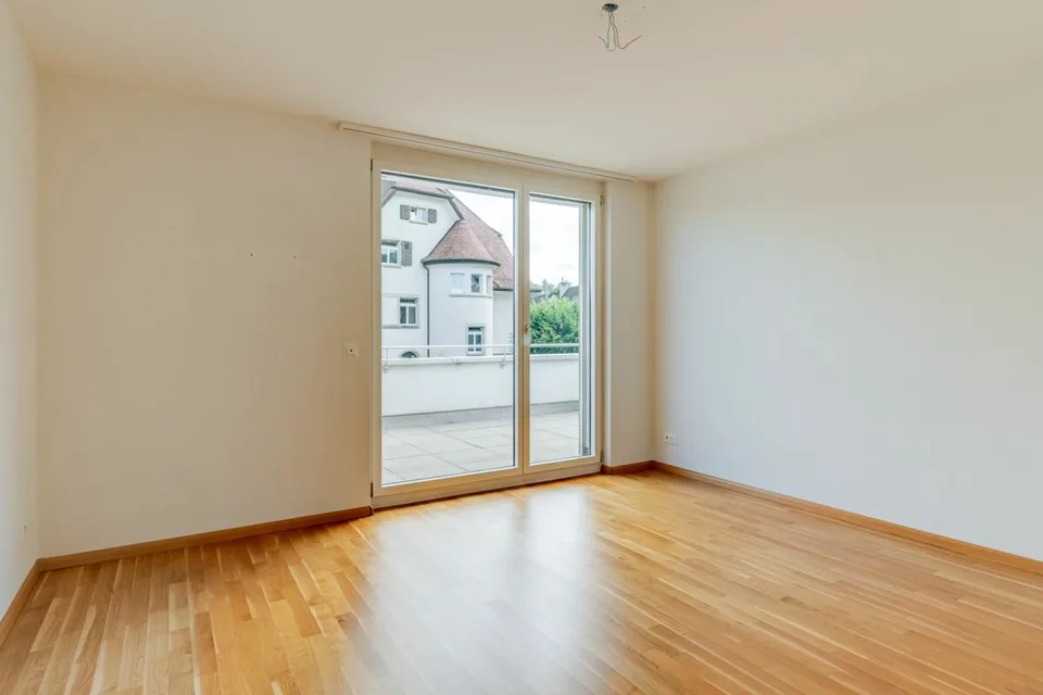 Appartamento mansardato di 3,5 locali con vista mozzafiato e stanza hobby separata (con bagno) – foto 7 di 13