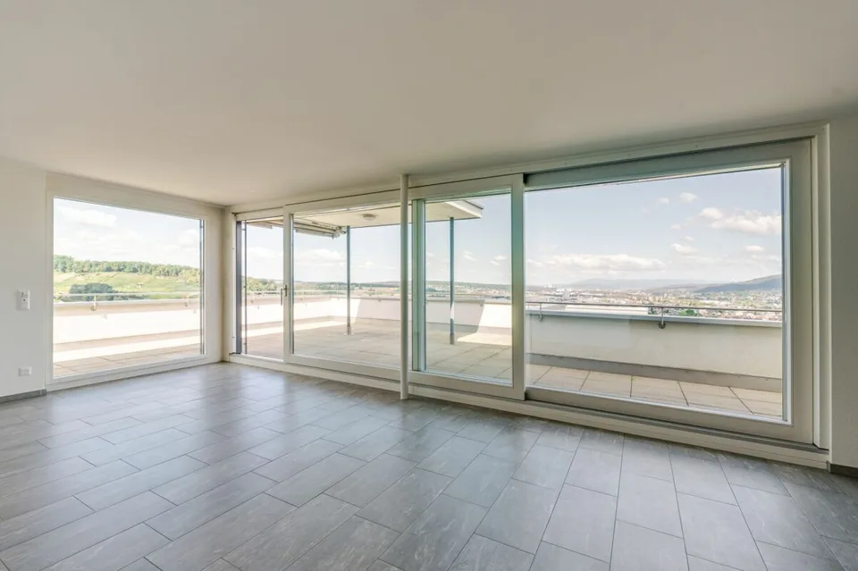 Appartamento mansardato di 3,5 locali con vista mozzafiato e stanza hobby separata (con bagno) – foto 5 di 13