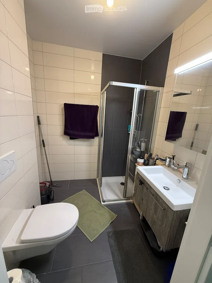 Schönes 2,5-Zimmer-Apartment in Vevey mit Balkon und Parkplatz – Foto 4 von 5