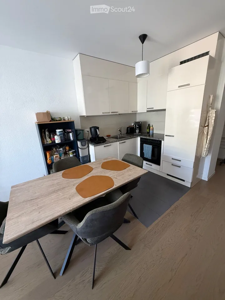 Schönes 2,5-Zimmer-Apartment in Vevey mit Balkon und Parkplatz – Foto 2 von 5