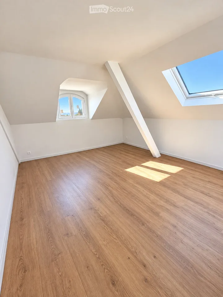 Appartement im Dachgeschoss mit Blick auf den See – Foto 2 von 5