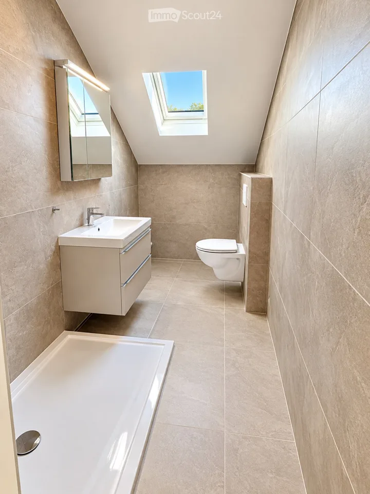 Appartement im Dachgeschoss mit Blick auf den See – Foto 5 von 5