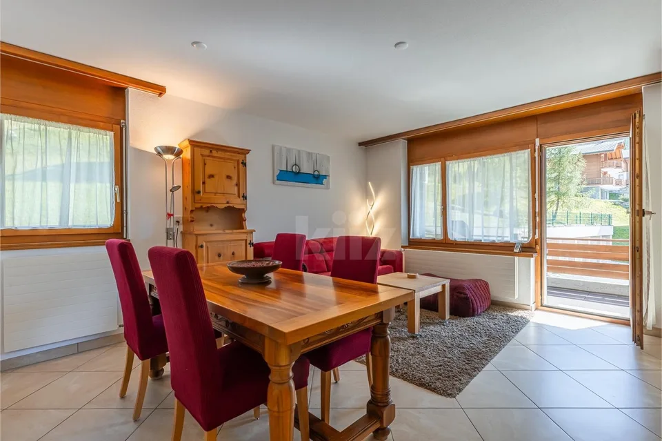 Appartement avec balcon et vue dégagée au pied des pistes – photo 3 sur 13