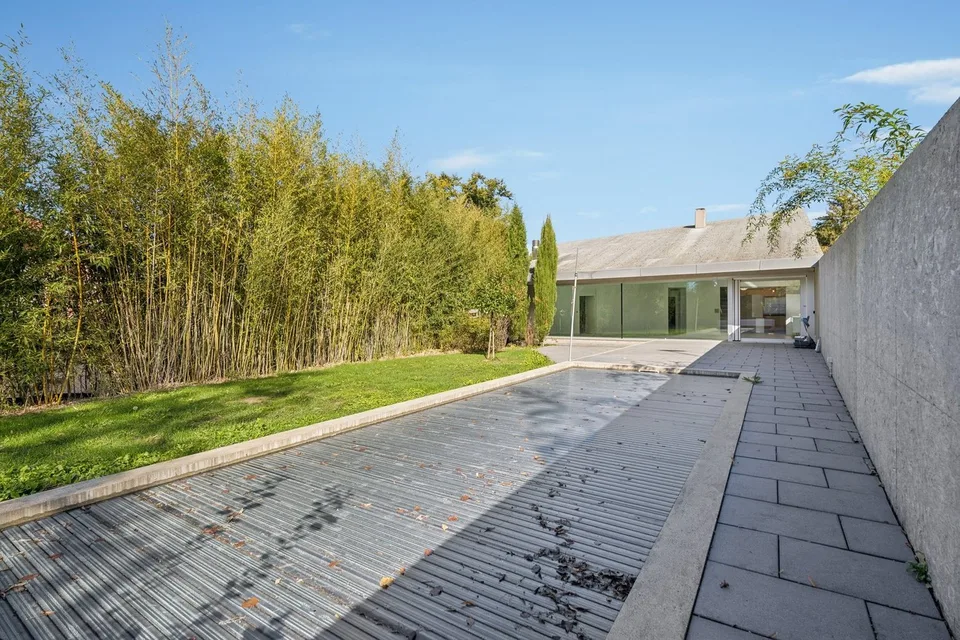 Villa di architetto contemporanea con piscina a Mont-sur-Lausanne – foto 2 di 13