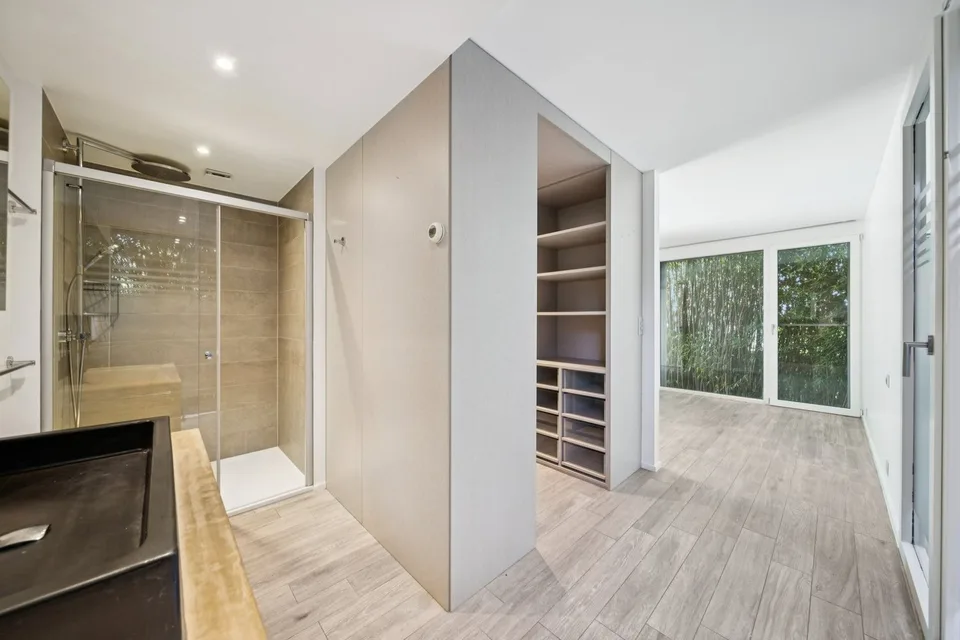 Villa di architetto contemporanea con piscina a Mont-sur-Lausanne – foto 11 di 13