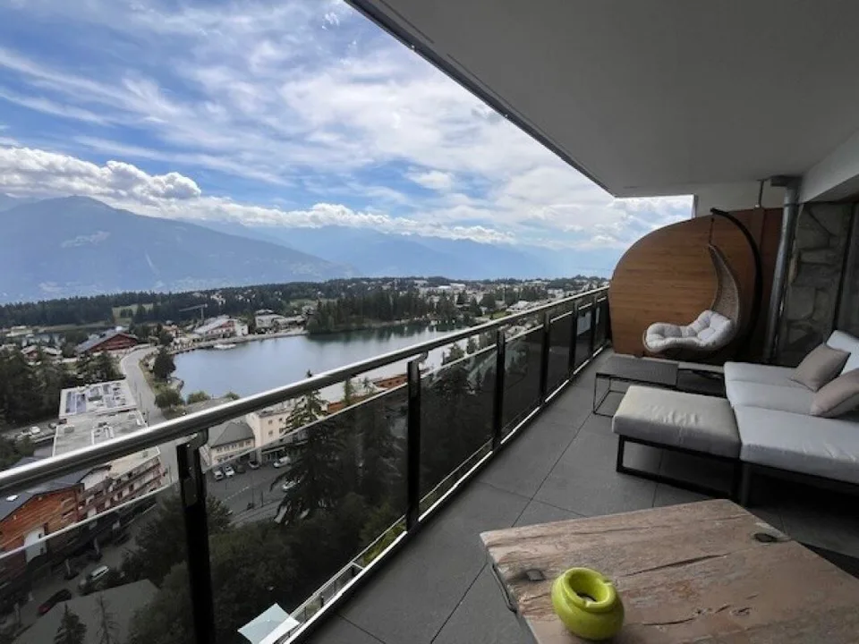 Exklusive 3.5-Zimmer-Wohnung mit Panoramablick, Hotel-Services und unmittelbarer Nähe zu den Pisten – Foto 2 von 7