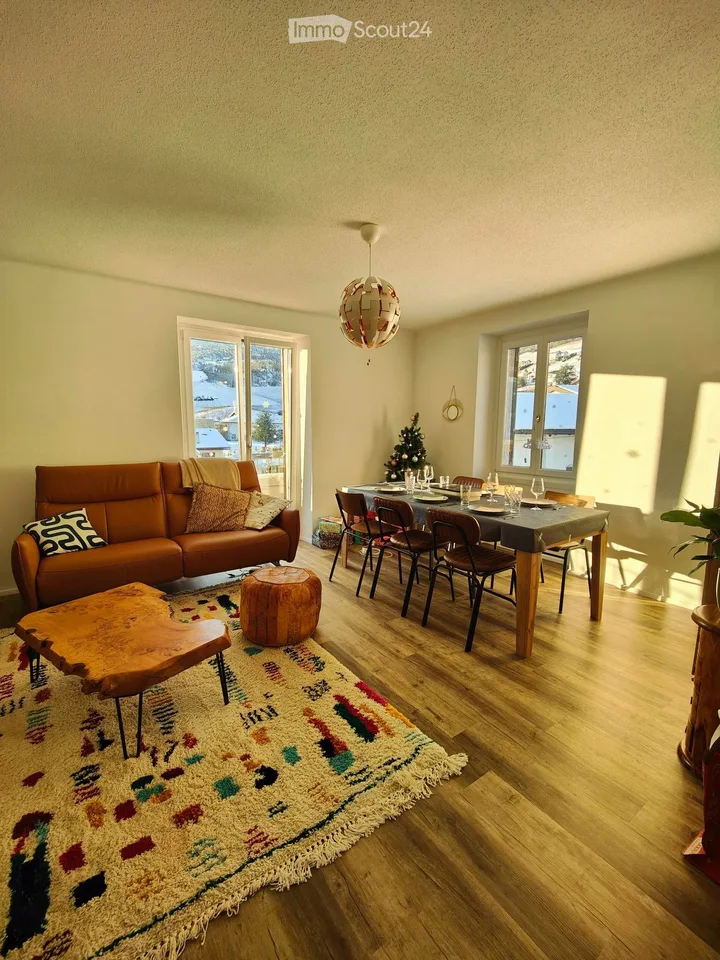 Charmantes 3.5 Zimmer Wohnung mit Parkplätzen und privatem Garten – Foto 2 von 6