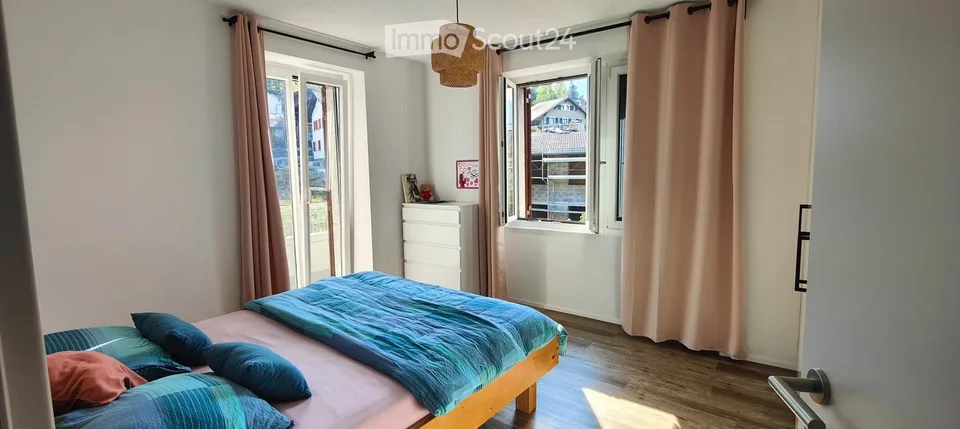 Charmantes 3.5 Zimmer Wohnung mit Parkplätzen und privatem Garten – Foto 3 von 6