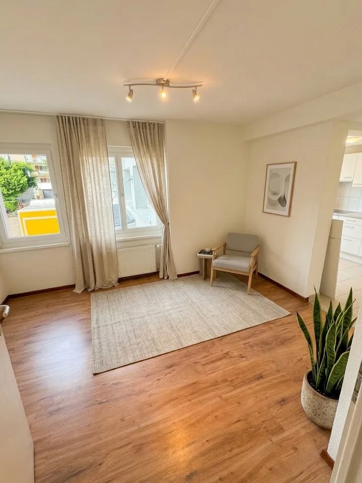 Zentral, frisch gestrichen & top ausgestattet 3-Zimmer-Wohnung – Foto 2 von 7