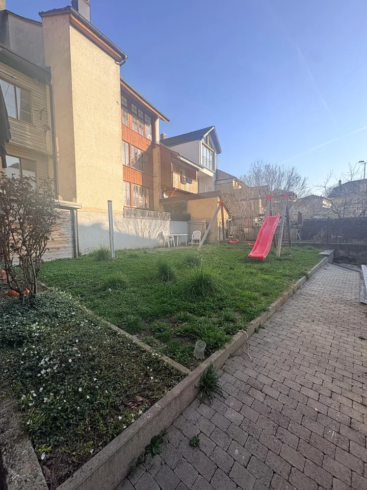 Spacious 4.5-room apartment completely renovated with large balcony and communal garden – photo 3 of 4
