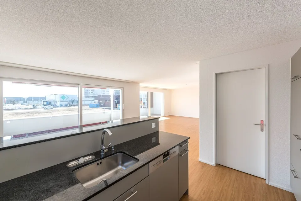 Neuwertige 4.5 Zi-Wohnung 121m2 an zentraler Lage – Foto 5 von 13