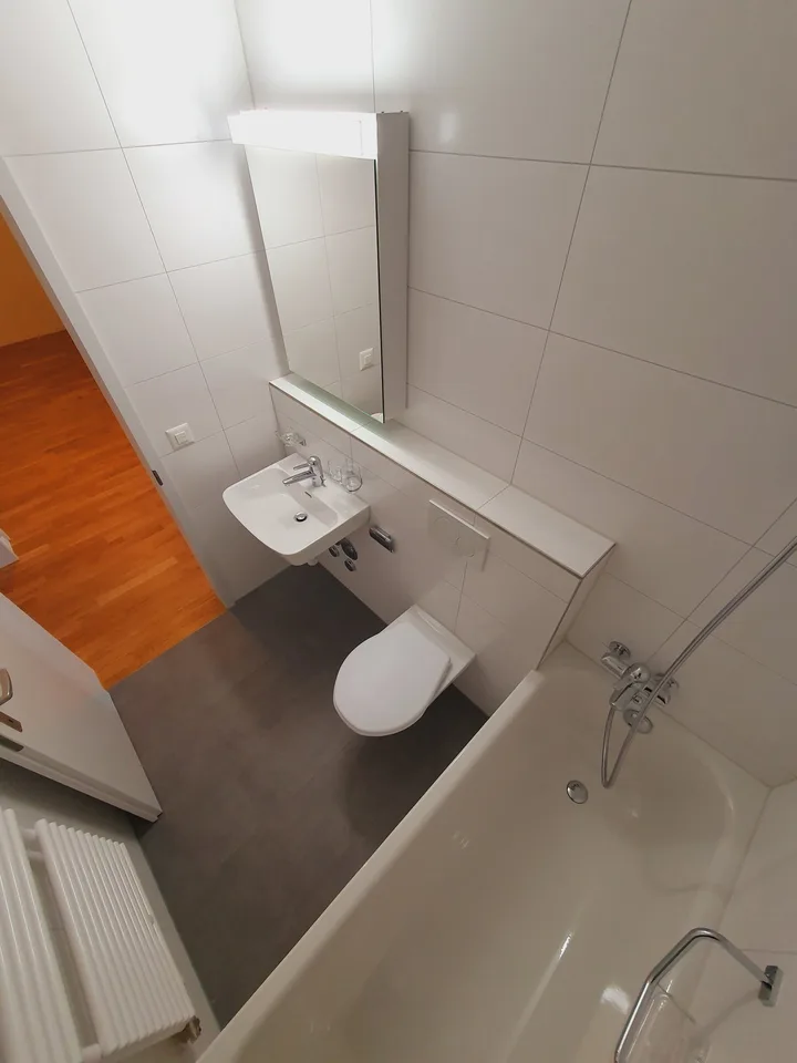 Helle 3.5-Zimmer-Wohnung mit Balkon – Foto 7 von 9