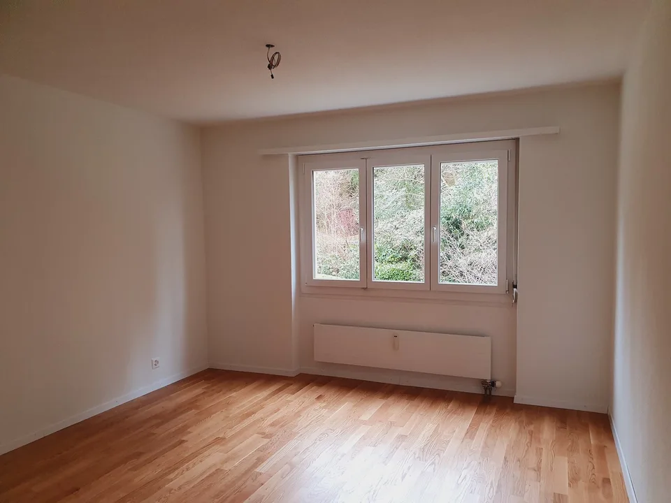 Helle 3.5-Zimmer-Wohnung mit Balkon – Foto 3 von 9