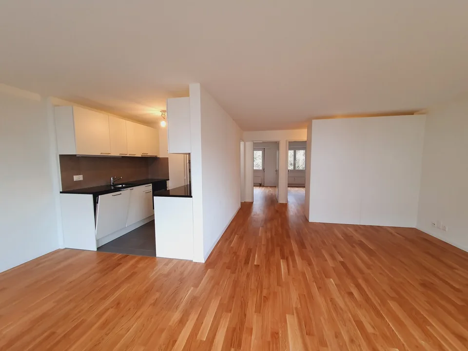 Helle 3.5-Zimmer-Wohnung mit Balkon – Foto 4 von 9