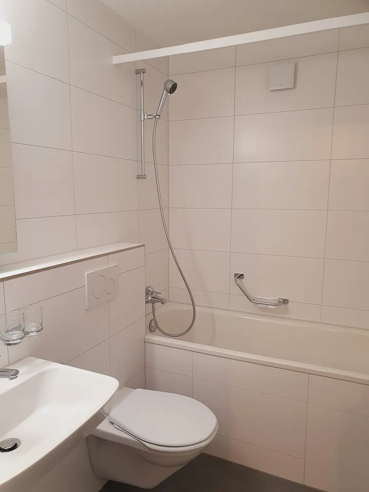Helle 3.5-Zimmer-Wohnung mit Balkon – Foto 6 von 9