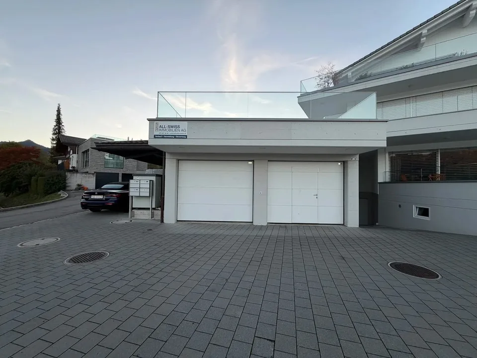 180 m² Lager mit Doppel-Garagentor in Gross mieten – Foto 3 von 5