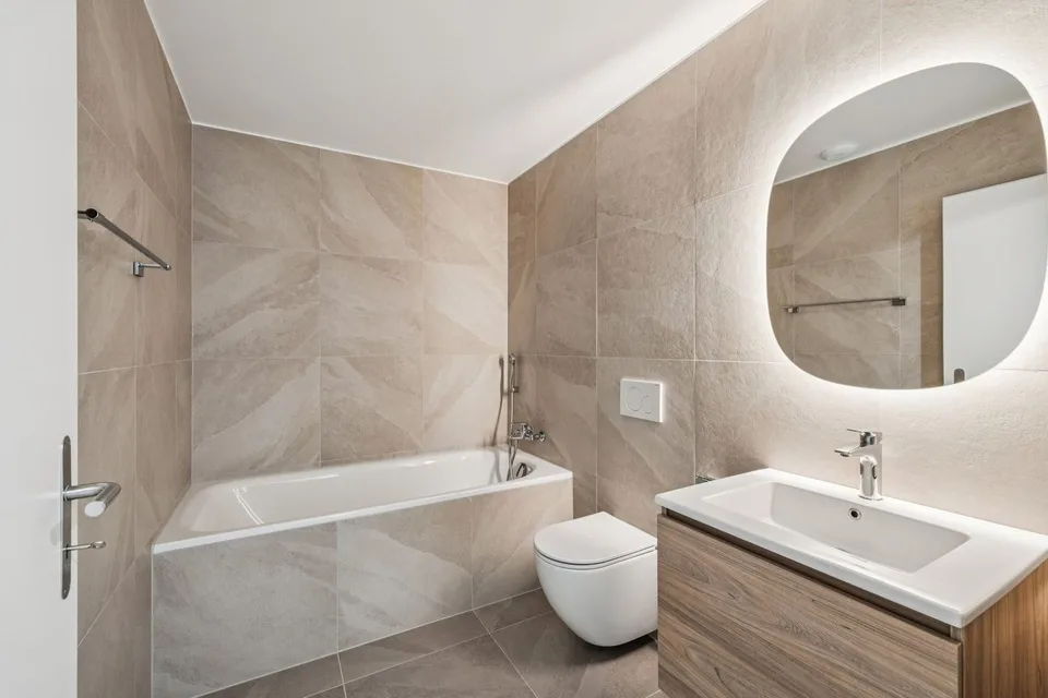 Charmanter Neubauwohnung mit 4.5 Zimmern und Balkon – Foto 7 von 8