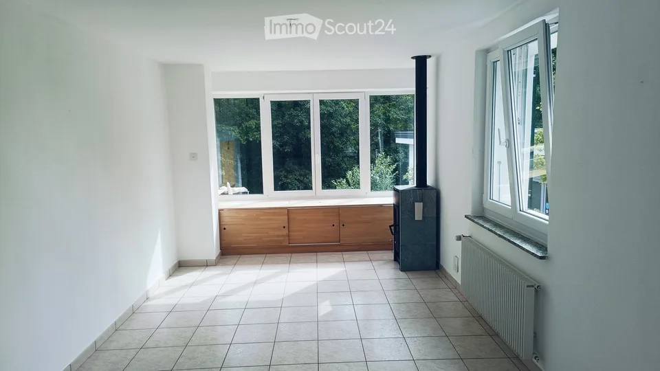 Maison bifamiliale avec jardin et bois – 1er étage rénové, rez-de-chaussée à valoriser – photo 2 sur 10