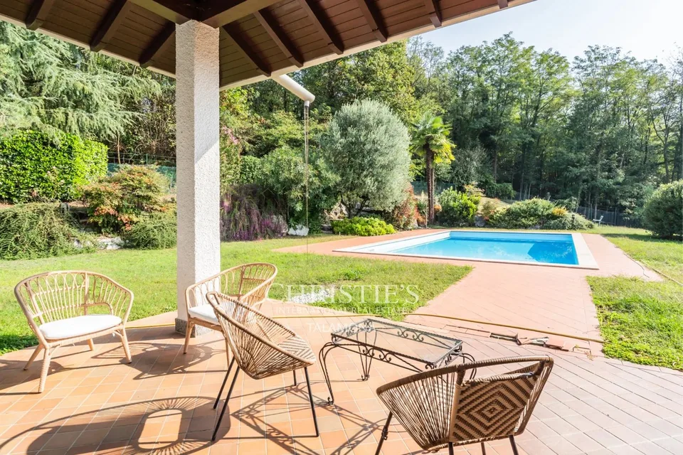 Villa con piscina nel paesaggio verde di Sesto Calende – foto 4 di 13