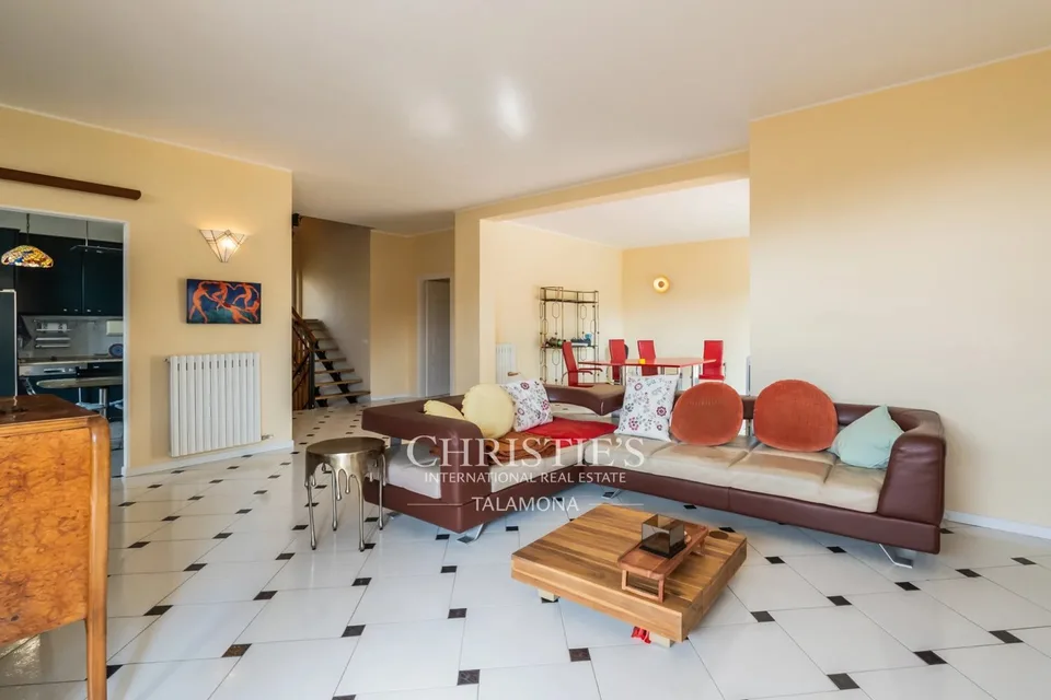 Villa con piscina nel paesaggio verde di Sesto Calende – foto 9 di 13